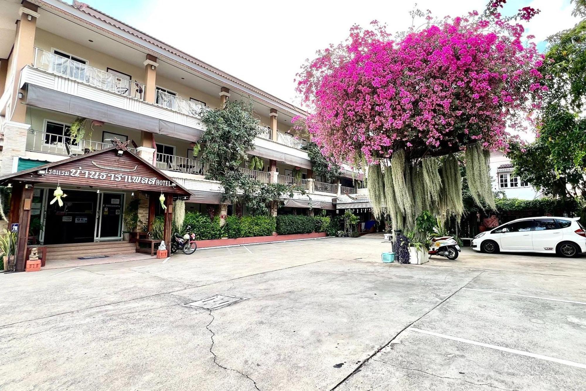 Nan Thara Place Buitenkant foto